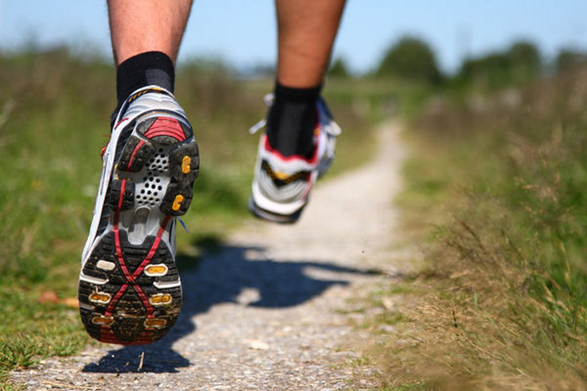 Photo of feet running to be perfect | Anxiety therapy and online counseling in Oregon | Discover Counseling in Tigard, OR 97223