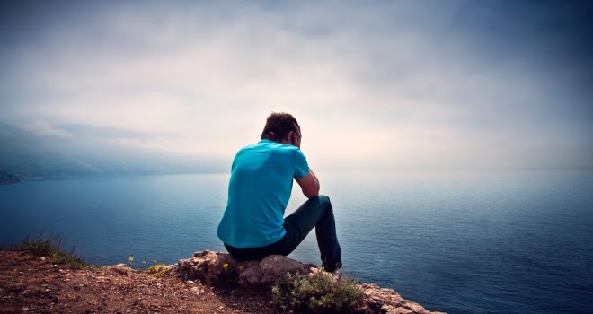 Person setting down on a cliff, looking concerned about perfectionism. Anxiety treatment in Tigard, Oregon can help at Discover Counseling. Online therapy in Oregon can be helpful too.