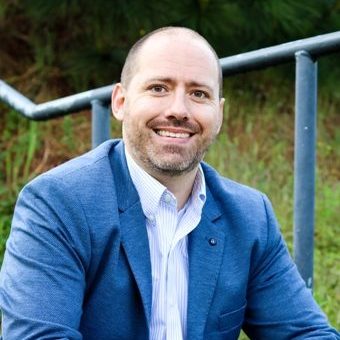 businessman owner entrepreneur consultant therapist in Tigard Oregon.