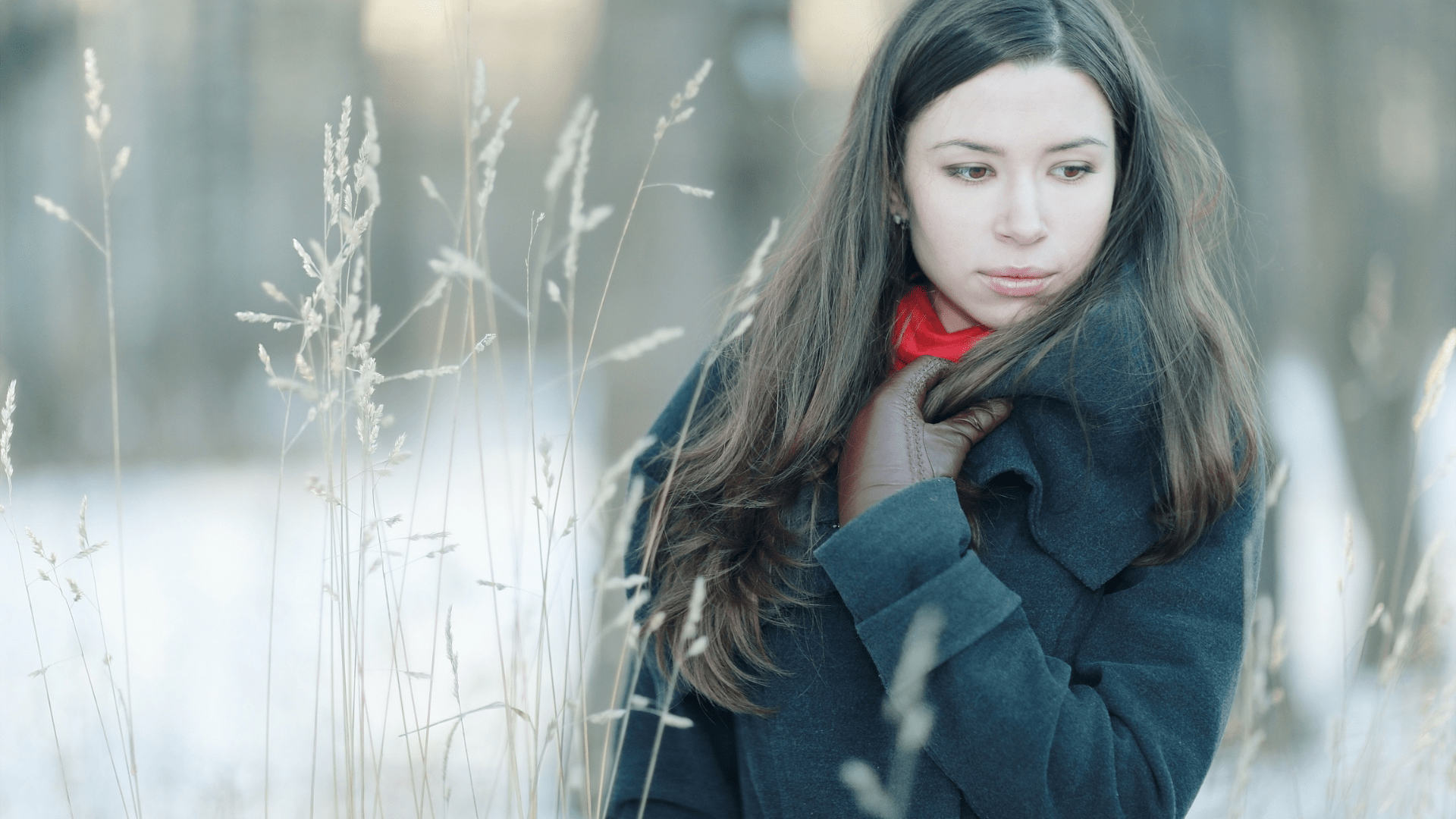 Woman in winter clothing, outside. Holidays can be stressful, a Tigard, OR therapist can help with online therapy in Oregon. Get anxiety treatment, stress management counseling and more here!