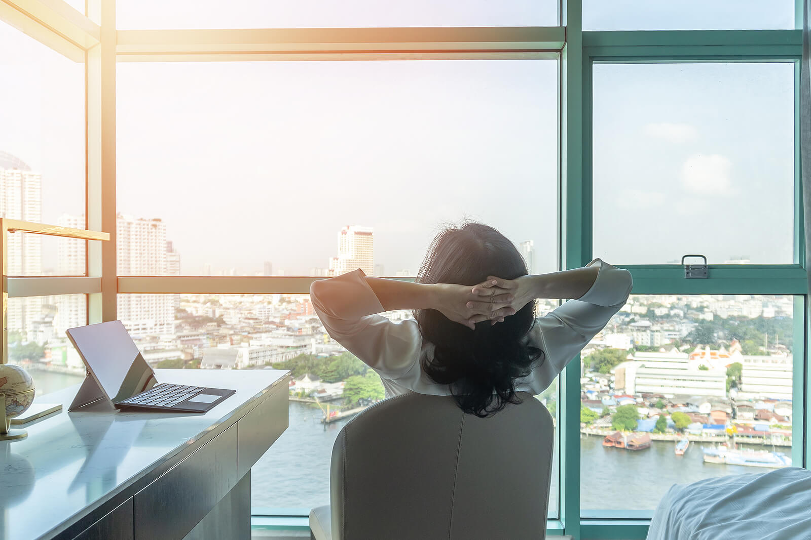 City view | Business therapist | Oregon online therapy | Depression treatment tigard, or | Therapy for life transitions | 97223 Image of a business woman looking out at the city. If you are feeling stuck, depression treatment can help. If you are ready for a change therapy for life transitions in Tigard, OR might be right for you. Talk with a business therapist about Oregon online therapy today. 97223
