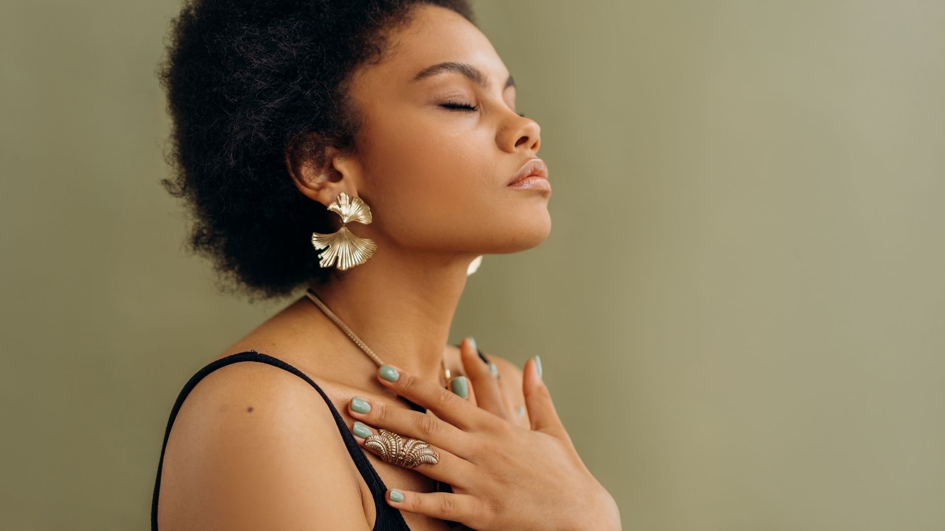 Image of a woman practicing physical grounding techniques. If you need more than just the exercises in this blog an Oregon online therapist can help. Get anxiety counseling through online therapy. Reach out to begin Oregon online therapy. Call today!