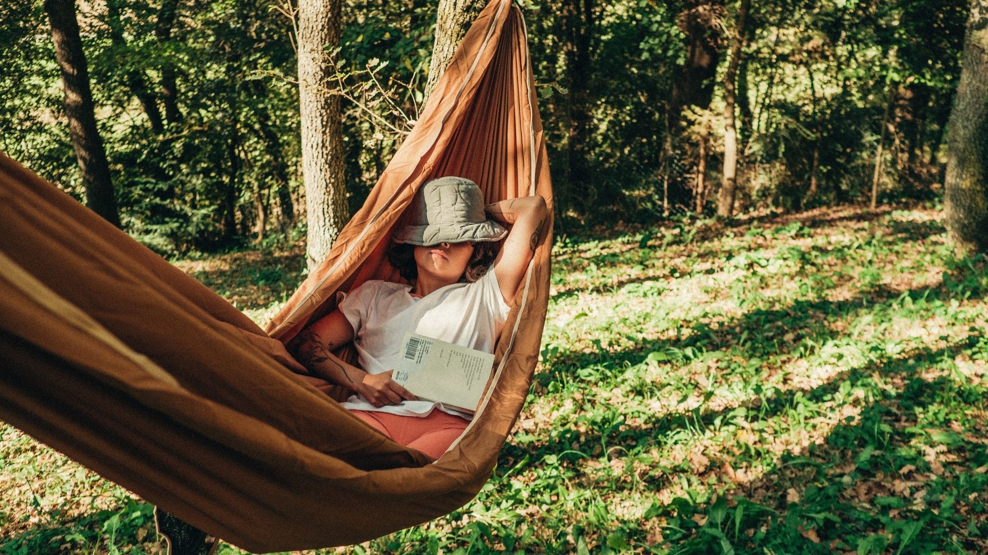 hammock napping | anxiety counselor Tigard | anxiety treatment | anxiety therapy | 97223 Image of a person napping in a hammock. Anxiety treatment will keep you from letting summer turn onto a place card. Learn to relax and enjoy this time with an anxiety counselor in Tigard. Call today to begin anxiety therapy in Tigard, OR 97223.