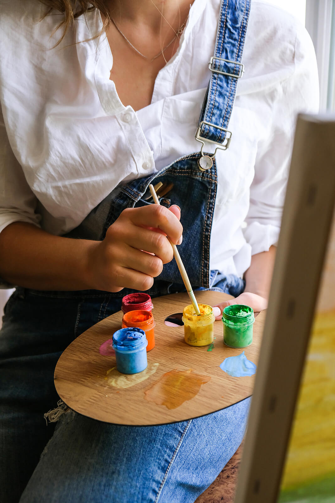 painting | major life changes in tigard, or | life transition counseling | online therapy in oregon | 97223 A close up of a person painting. Learn how life transition counseling can support you with new self care techniques by contacting an online therapist in Oregon. Search for therapy in Tigard, OR today.
