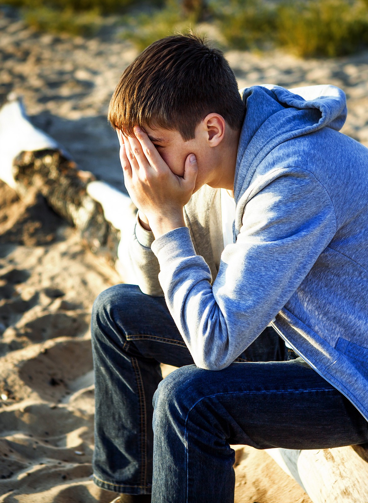covering face | anxiety therapy in tigard, or | counseling for anxiety tigard, or | online therapist in oregon | 97223 | 97224 | 97281 A teen covers their face while sitting outside on a sunny day. Learn more about the support anxiety therapy in Tigard, OR can offer by searching for counseling for anxiety Tigard, OR today and other services.